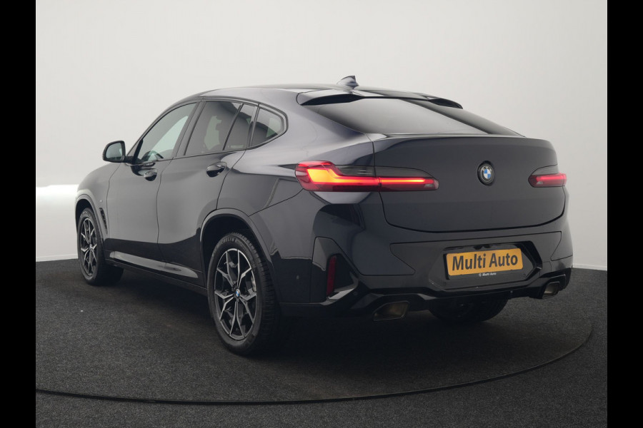 BMW X4 xDrive20i M Sport 184pk Dealer O.H. Carbon Schwarz Metallic | Adaptive Cruise | Camera | Sfeerverlichting | Lederen Sportstoelen Verwarmd | Apple Carplay | Virtual Cockpit | Navigatie | DAB | 19"L.M |