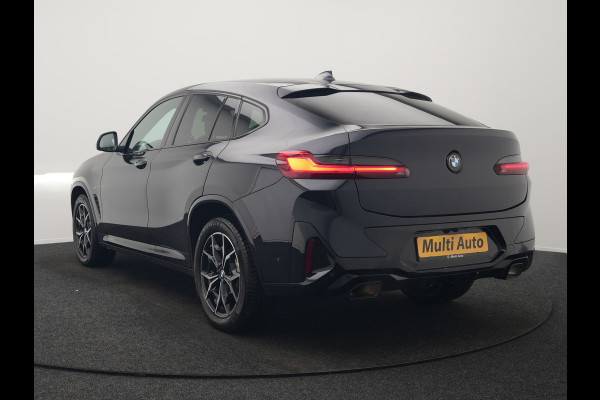 BMW X4 xDrive20i M Sport 184pk Dealer O.H. Carbon Schwarz Metallic | Adaptive Cruise | Camera | Sfeerverlichting | Lederen Sportstoelen Verwarmd | Apple Carplay | Virtual Cockpit | Navigatie | DAB | 19"L.M |