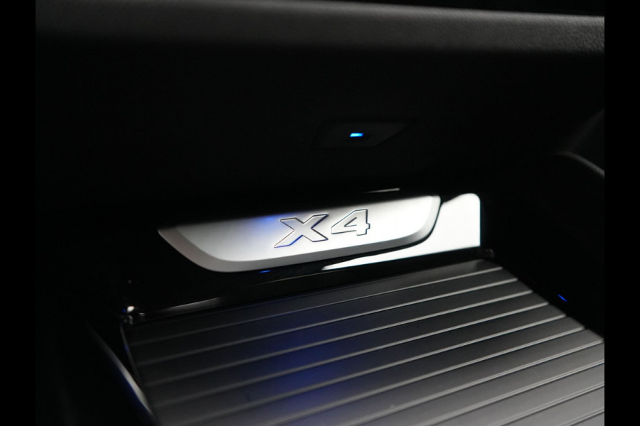 BMW X4 xDrive20i M Sport 184pk Dealer O.H. Carbon Schwarz Metallic | Adaptive Cruise | Camera | Sfeerverlichting | Lederen Sportstoelen Verwarmd | Apple Carplay | Virtual Cockpit | Navigatie | DAB | 19"L.M |