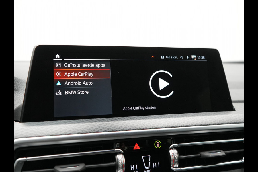 BMW X4 xDrive20i M Sport 184pk Dealer O.H. Carbon Schwarz Metallic | Adaptive Cruise | Camera | Sfeerverlichting | Lederen Sportstoelen Verwarmd | Apple Carplay | Virtual Cockpit | Navigatie | DAB | 19"L.M |