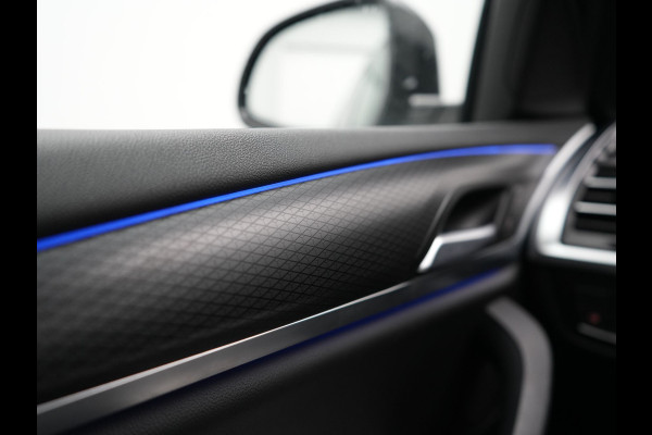 BMW X4 xDrive20i M Sport 184pk Dealer O.H. Carbon Schwarz Metallic | Adaptive Cruise | Camera | Sfeerverlichting | Lederen Sportstoelen Verwarmd | Apple Carplay | Virtual Cockpit | Navigatie | DAB | 19"L.M |