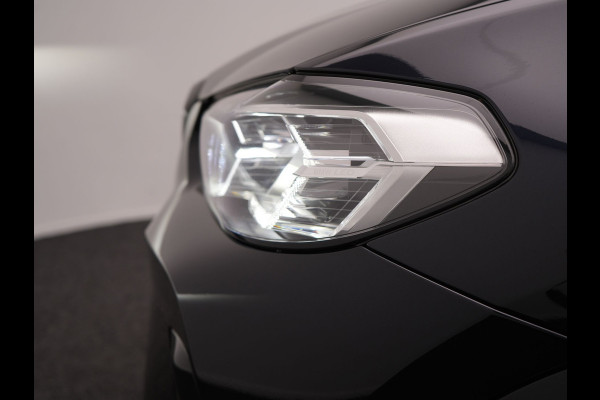 BMW X4 xDrive20i M Sport 184pk Dealer O.H. Carbon Schwarz Metallic | Adaptive Cruise | Camera | Sfeerverlichting | Lederen Sportstoelen Verwarmd | Apple Carplay | Virtual Cockpit | Navigatie | DAB | 19"L.M |