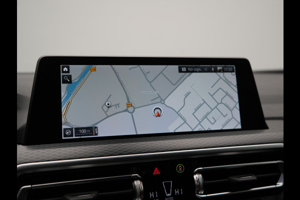 BMW X4 xDrive20i M Sport 184pk Dealer O.H. Carbon Schwarz Metallic | Adaptive Cruise | Camera | Sfeerverlichting | Lederen Sportstoelen Verwarmd | Apple Carplay | Virtual Cockpit | Navigatie | DAB | 19"L.M |