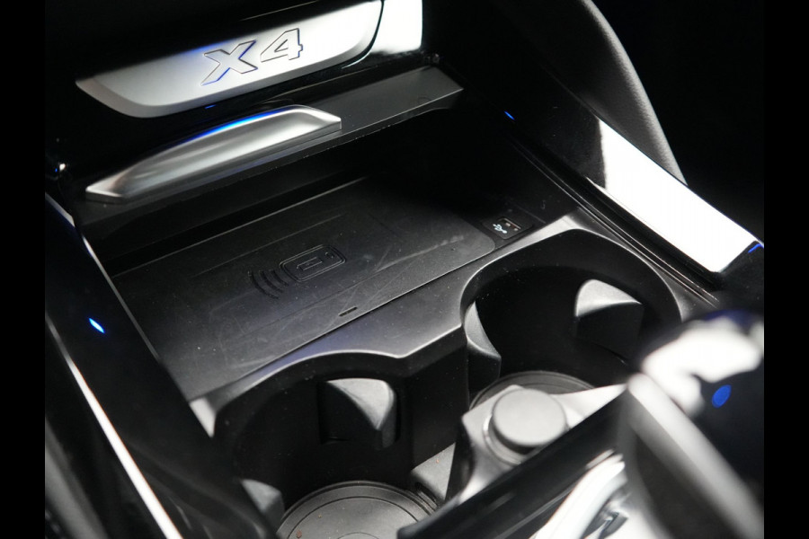 BMW X4 xDrive20i M Sport 184pk Dealer O.H. Carbon Schwarz Metallic | Adaptive Cruise | Camera | Sfeerverlichting | Lederen Sportstoelen Verwarmd | Apple Carplay | Virtual Cockpit | Navigatie | DAB | 19"L.M |