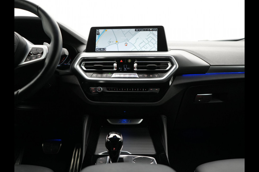 BMW X4 xDrive20i M Sport 184pk Dealer O.H. Carbon Schwarz Metallic | Adaptive Cruise | Camera | Sfeerverlichting | Lederen Sportstoelen Verwarmd | Apple Carplay | Virtual Cockpit | Navigatie | DAB | 19"L.M |