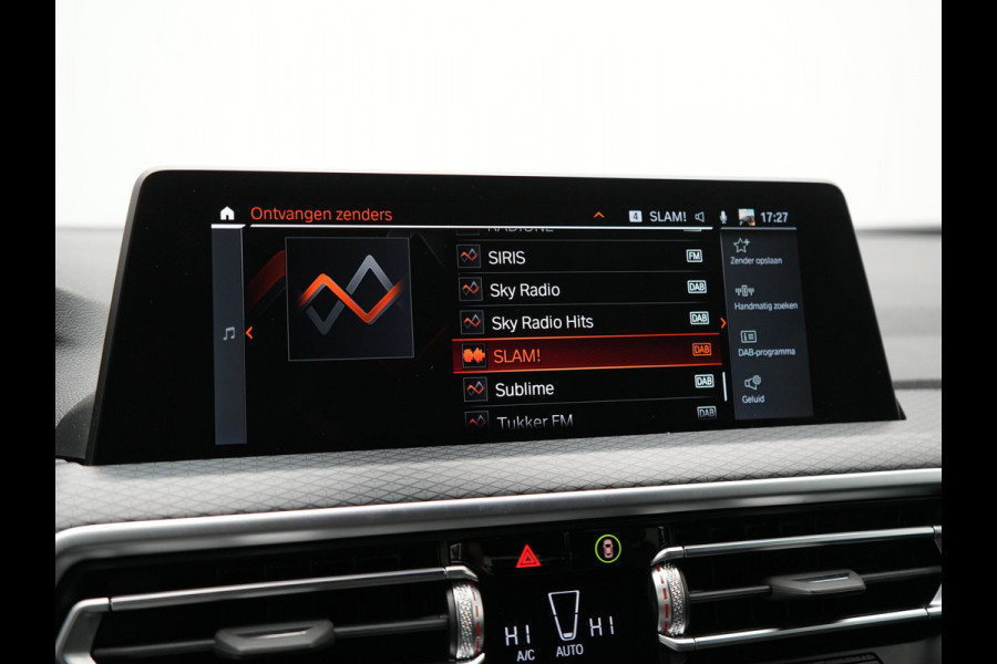 BMW X4 xDrive20i M Sport 184pk Dealer O.H. Carbon Schwarz Metallic | Adaptive Cruise | Camera | Sfeerverlichting | Lederen Sportstoelen Verwarmd | Apple Carplay | Virtual Cockpit | Navigatie | DAB | 19"L.M |