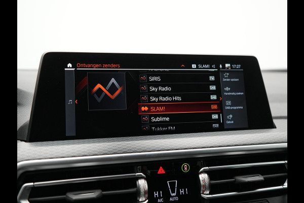 BMW X4 xDrive20i M Sport 184pk Dealer O.H. Carbon Schwarz Metallic | Adaptive Cruise | Camera | Sfeerverlichting | Lederen Sportstoelen Verwarmd | Apple Carplay | Virtual Cockpit | Navigatie | DAB | 19"L.M |