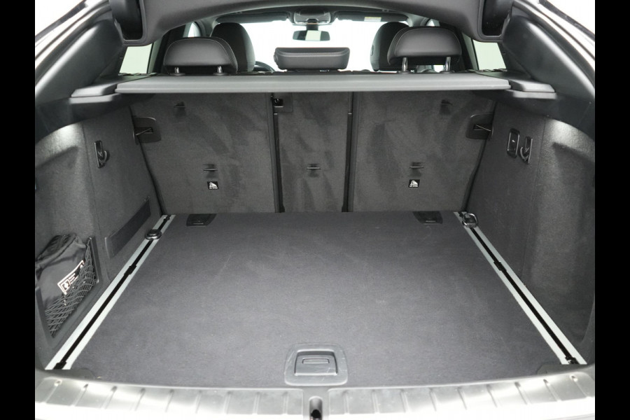 BMW X4 xDrive20i M Sport 184pk Dealer O.H. Carbon Schwarz Metallic | Adaptive Cruise | Camera | Sfeerverlichting | Lederen Sportstoelen Verwarmd | Apple Carplay | Virtual Cockpit | Navigatie | DAB | 19"L.M |