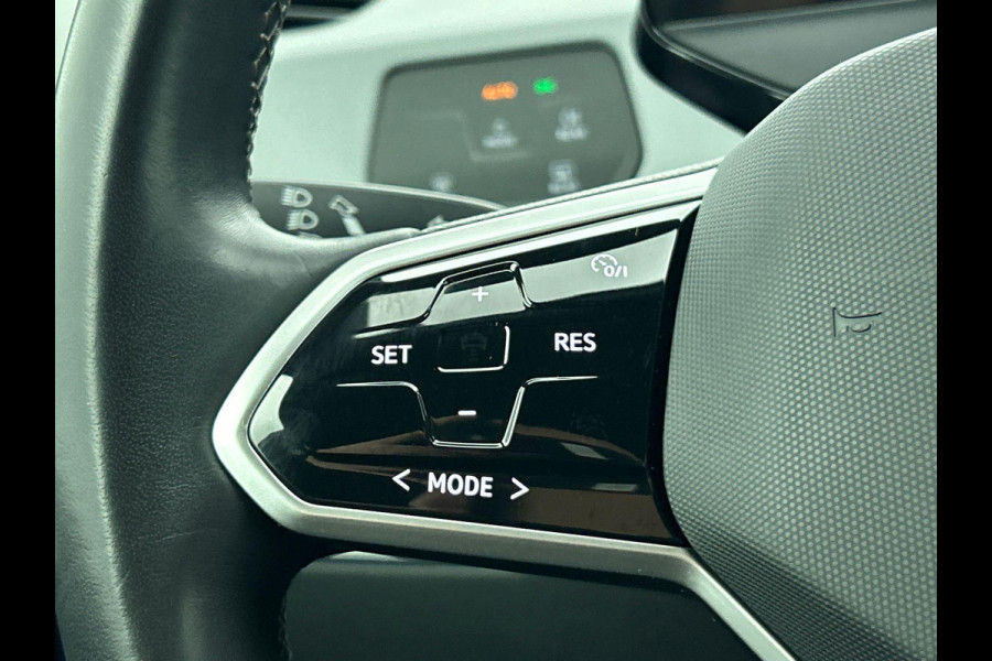 Volkswagen ID.3 Pro Edition 58 kWh Airco ECC Navi Carplay PDC VA + Camera Adaptive Cruise Control Full LED Stoel/Stuurverwarming Alcantara bekleding