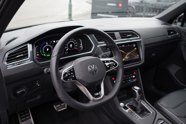 Volkswagen Tiguan 1.4 TSI 245 PK eHybrid R-Line Business PHEV, Leder, Panoramadak, Winterpakket