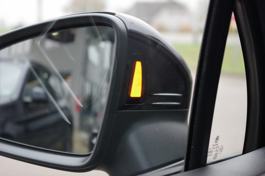 Volkswagen Tiguan 1.4 TSI 245 PK eHybrid R-Line Business PHEV, Leder, Panoramadak, Winterpakket