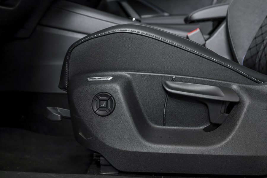 Volkswagen Tayron 1.5 eHybrid 272 PK R-Line Edition | Black Style Pakket | S/K-Panodak | Dig. Cockpit | Adapt. Cruise | Stoel-+Stuurverw. | Camera | App. Connect | ECC | Elek. Klep | LM 20" |