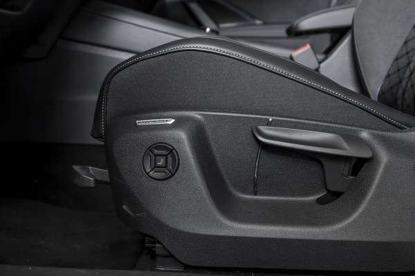 Volkswagen Tayron 1.5 eHybrid 272 PK R-Line Edition | Black Style Pakket | S/K-Panodak | Dig. Cockpit | Adapt. Cruise | Stoel-+Stuurverw. | Camera | App. Connect | ECC | Elek. Klep | LM 20" |