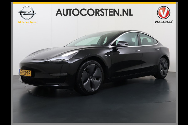 Tesla Model 3 Long Range AWD 75kWh Trekhaak Lmv 18" AutoPilot FSD Leder Panoramadak Adaptive-Cruise Camera's Elektr.-Stuur+Stoelen+Spiegels+Ge Navi LED Comfortstoelen ACC DAB Voorverwarmen interieur via App Keyless One-Pedal-Drive 4WD 1.000KG Trekgewicht Origineel Nederlandse Auto Fabrieksgarantie op Batterij en Motor tot 192.000km/18-11-2027