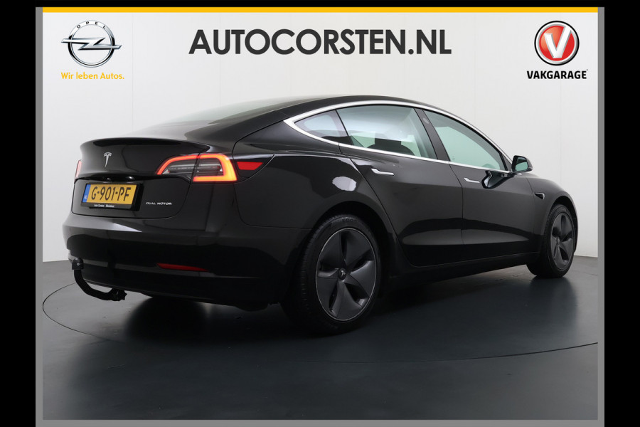 Tesla Model 3 Long Range AWD 75kWh Trekhaak Lmv 18" AutoPilot FSD Leder Panoramadak Adaptive-Cruise Camera's Elektr.-Stuur+Stoelen+Spiegels+Ge Navi LED Comfortstoelen ACC DAB Voorverwarmen interieur via App Keyless One-Pedal-Drive 4WD 1.000KG Trekgewicht Origineel Nederlandse Auto Fabrieksgarantie op Batterij en Motor tot 192.000km/18-11-2027