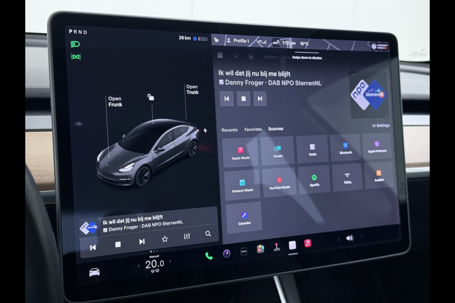 Tesla Model 3 Long Range AWD 75kWh Trekhaak Lmv 18" AutoPilot FSD Leder Panoramadak Adaptive-Cruise Camera's Elektr.-Stuur+Stoelen+Spiegels+Ge Navi LED Comfortstoelen ACC DAB Voorverwarmen interieur via App Keyless One-Pedal-Drive 4WD 1.000KG Trekgewicht Origineel Nederlandse Auto Fabrieksgarantie op Batterij en Motor tot 192.000km/18-11-2027