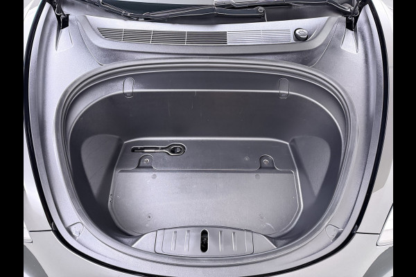 Tesla Model 3 Long Range AWD 75kWh Trekhaak Lmv 18" AutoPilot FSD Leder Panoramadak Adaptive-Cruise Camera's Elektr.-Stuur+Stoelen+Spiegels+Ge Navi LED Comfortstoelen ACC DAB Voorverwarmen interieur via App Keyless One-Pedal-Drive 4WD 1.000KG Trekgewicht Origineel Nederlandse Auto Fabrieksgarantie op Batterij en Motor tot 192.000km/18-11-2027