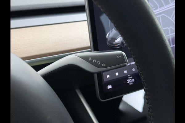 Tesla Model 3 Long Range AWD 75kWh Trekhaak Lmv 18" AutoPilot FSD Leder Panoramadak Adaptive-Cruise Camera's Elektr.-Stuur+Stoelen+Spiegels+Ge Navi LED Comfortstoelen ACC DAB Voorverwarmen interieur via App Keyless One-Pedal-Drive 4WD 1.000KG Trekgewicht Origineel Nederlandse Auto Fabrieksgarantie op Batterij en Motor tot 192.000km/18-11-2027
