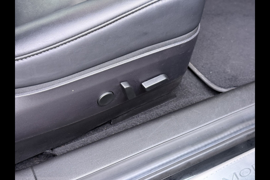 Tesla Model 3 Long Range AWD 75kWh Trekhaak Lmv 18" AutoPilot FSD Leder Panoramadak Adaptive-Cruise Camera's Elektr.-Stuur+Stoelen+Spiegels+Ge Navi LED Comfortstoelen ACC DAB Voorverwarmen interieur via App Keyless One-Pedal-Drive 4WD 1.000KG Trekgewicht Origineel Nederlandse Auto Fabrieksgarantie op Batterij en Motor tot 192.000km/18-11-2027