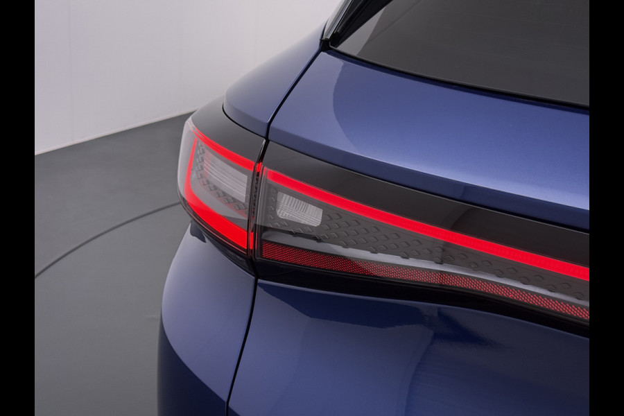 Volkswagen ID.4 First 82kWh SOH 93% Warmtepomp Trekhaak Adap.Cruise Navi Ecc Camera Apple Carplay Android Auto Pdc Lmv  20" Privacy Glas Led Rijstrooksensor Stuur+Stoelverwarming Origineel Nederlandse Auto