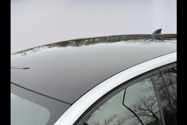 Peugeot e-208 EV GT Première 50 kWh, Panoramadak, achteruitrijcamera, stoelverwarming, 1/2 lederen sportinterieur, 17 inch