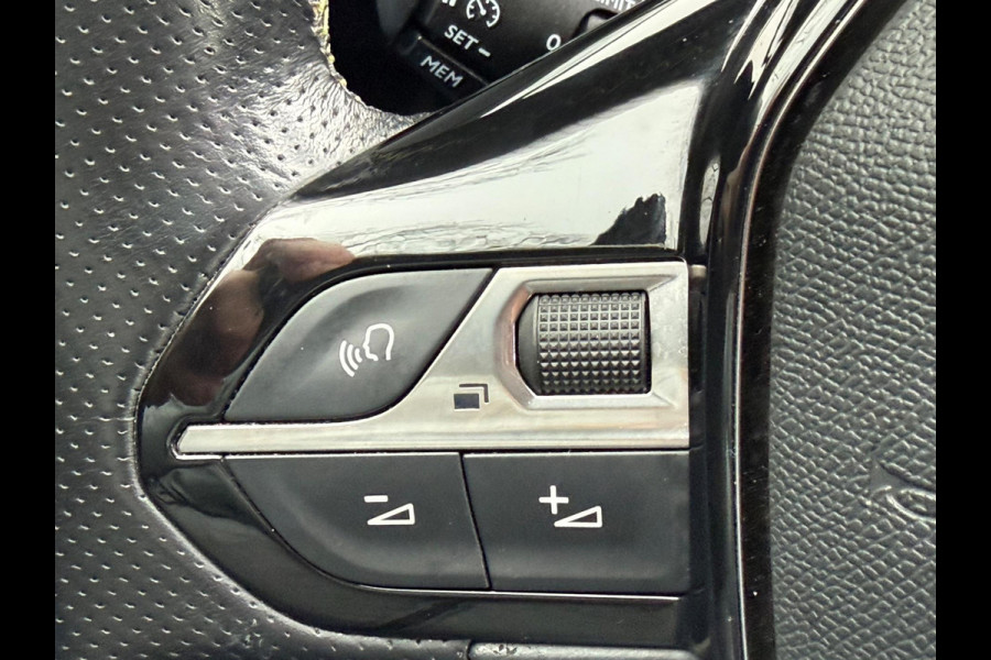 Peugeot e-208 EV GT Première 50 kWh, Panoramadak, achteruitrijcamera, stoelverwarming, 1/2 lederen sportinterieur, 17 inch