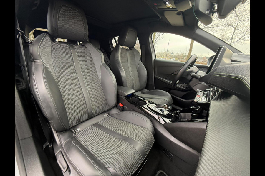 Peugeot e-208 EV GT Première 50 kWh, Panoramadak, achteruitrijcamera, stoelverwarming, 1/2 lederen sportinterieur, 17 inch
