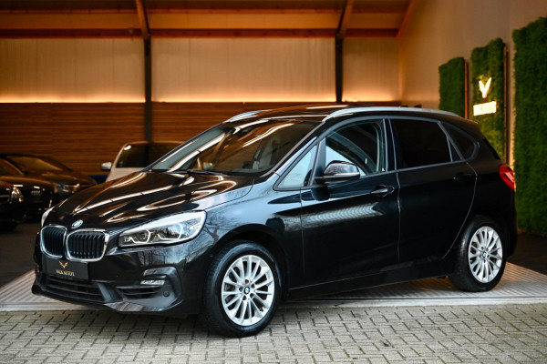 BMW 2 Serie Active Tourer 220i - Leer - Keyless Entry - Stuurverwarming - Panoramadak - Trekhaak -