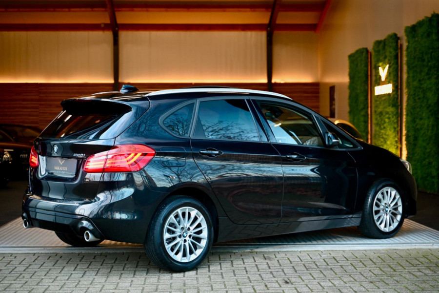 BMW 2 Serie Active Tourer 220i - Leer - Keyless Entry - Stuurverwarming - Panoramadak - Trekhaak -