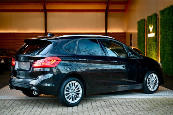 BMW 2 Serie Active Tourer 220i - Leer - Keyless Entry - Stuurverwarming - Panoramadak - Trekhaak -