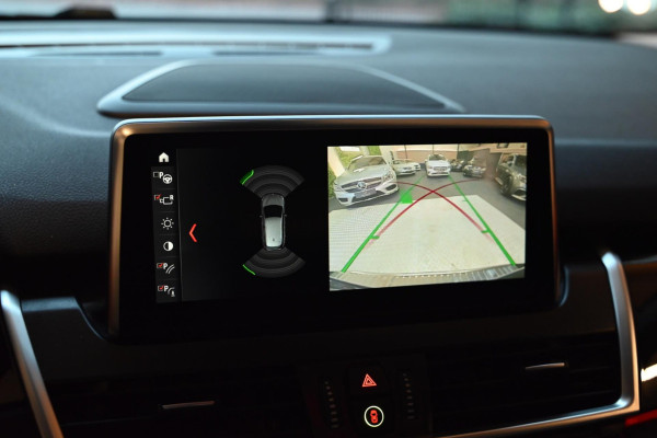 BMW 2 Serie Active Tourer 220i - Leer - Keyless Entry - Stuurverwarming - Panoramadak - Trekhaak -