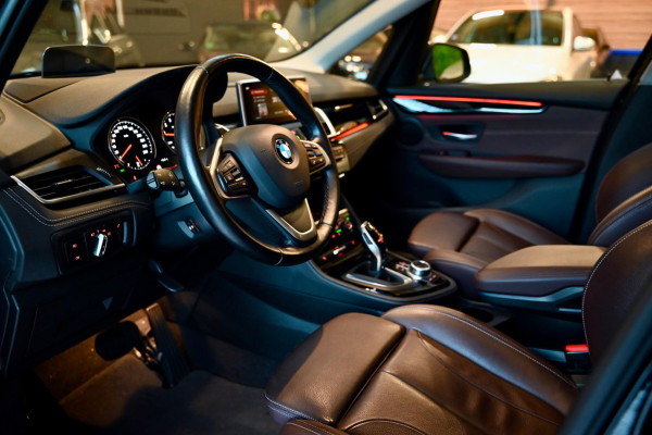 BMW 2 Serie Active Tourer 220i - Leer - Keyless Entry - Stuurverwarming - Panoramadak - Trekhaak -