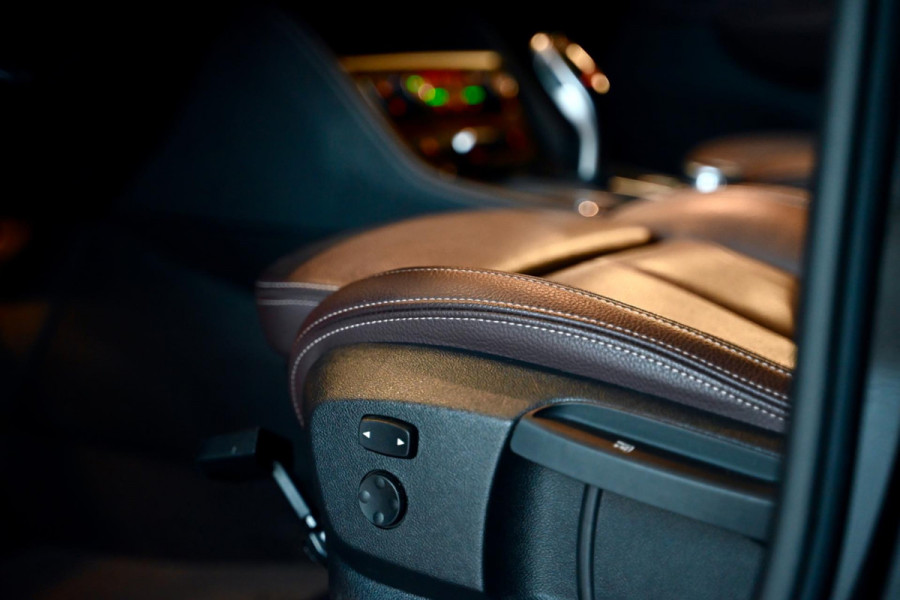 BMW 2 Serie Active Tourer 220i - Leer - Keyless Entry - Stuurverwarming - Panoramadak - Trekhaak -