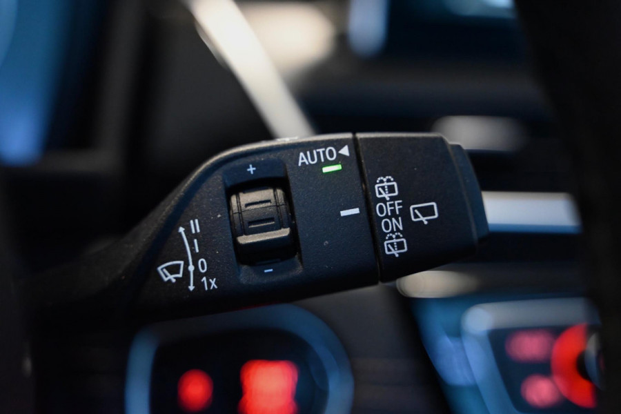 BMW 2 Serie Active Tourer 220i - Leer - Keyless Entry - Stuurverwarming - Panoramadak - Trekhaak -