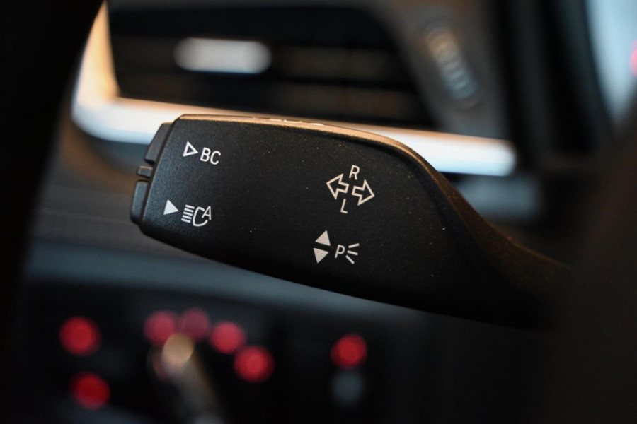 BMW 2 Serie Active Tourer 220i - Leer - Keyless Entry - Stuurverwarming - Panoramadak - Trekhaak -