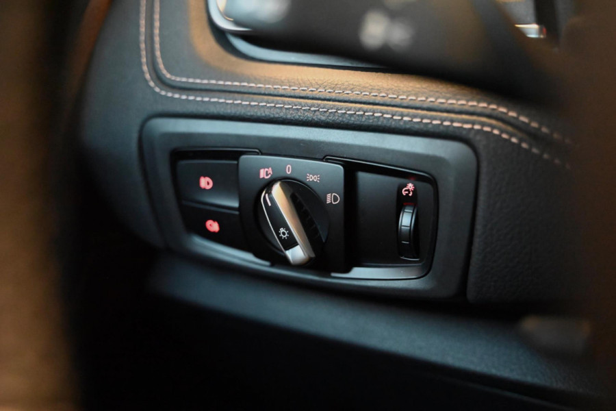 BMW 2 Serie Active Tourer 220i - Leer - Keyless Entry - Stuurverwarming - Panoramadak - Trekhaak -