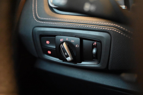 BMW 2 Serie Active Tourer 220i - Leer - Keyless Entry - Stuurverwarming - Panoramadak - Trekhaak -
