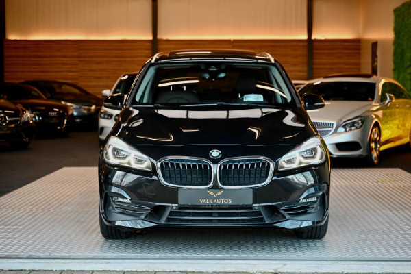 BMW 2 Serie Active Tourer 220i - Leer - Keyless Entry - Stuurverwarming - Panoramadak - Trekhaak -