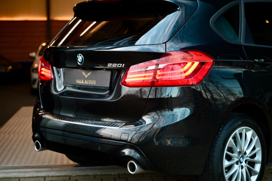BMW 2 Serie Active Tourer 220i - Leer - Keyless Entry - Stuurverwarming - Panoramadak - Trekhaak -