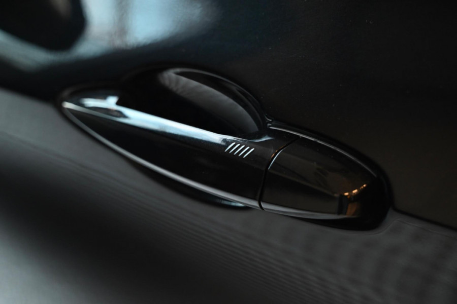 BMW 2 Serie Active Tourer 220i - Leer - Keyless Entry - Stuurverwarming - Panoramadak - Trekhaak -