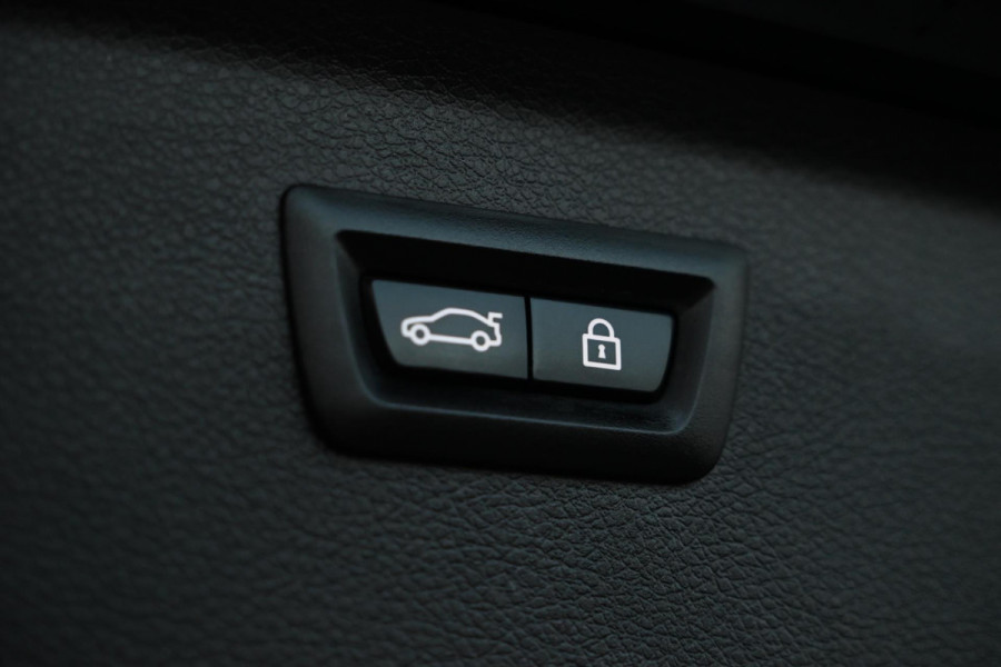 BMW 2 Serie Active Tourer 220i - Leer - Keyless Entry - Stuurverwarming - Panoramadak - Trekhaak -