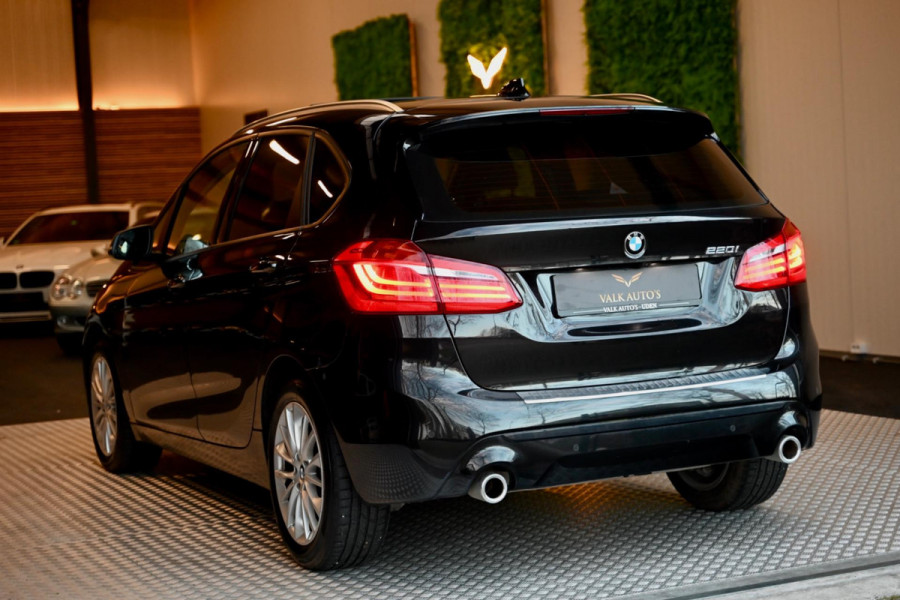 BMW 2 Serie Active Tourer 220i - Leer - Keyless Entry - Stuurverwarming - Panoramadak - Trekhaak -
