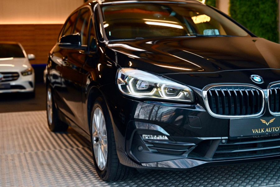 BMW 2 Serie Active Tourer 220i - Leer - Keyless Entry - Stuurverwarming - Panoramadak - Trekhaak -