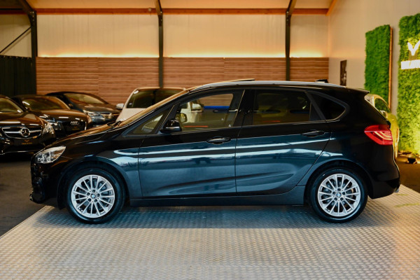 BMW 2 Serie Active Tourer 220i - Leer - Keyless Entry - Stuurverwarming - Panoramadak - Trekhaak -