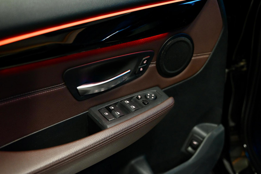BMW 2 Serie Active Tourer 220i - Leer - Keyless Entry - Stuurverwarming - Panoramadak - Trekhaak -