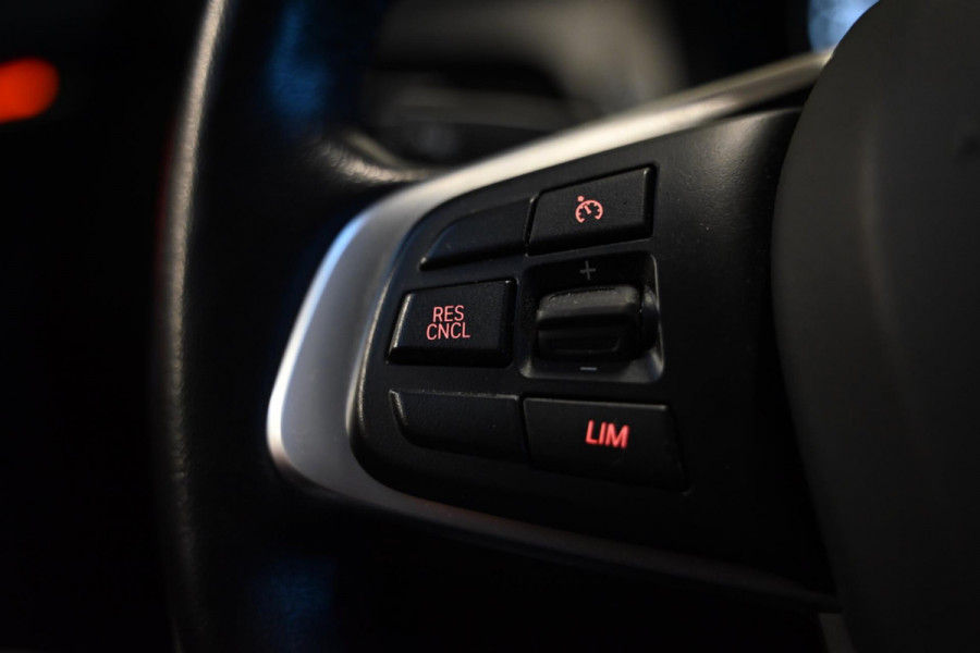BMW 2 Serie Active Tourer 220i - Leer - Keyless Entry - Stuurverwarming - Panoramadak - Trekhaak -