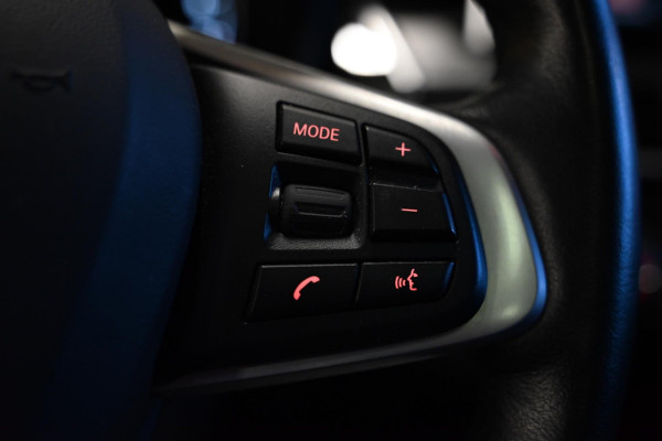 BMW 2 Serie Active Tourer 220i - Leer - Keyless Entry - Stuurverwarming - Panoramadak - Trekhaak -