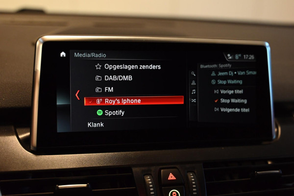 BMW 2 Serie Active Tourer 220i - Leer - Keyless Entry - Stuurverwarming - Panoramadak - Trekhaak -