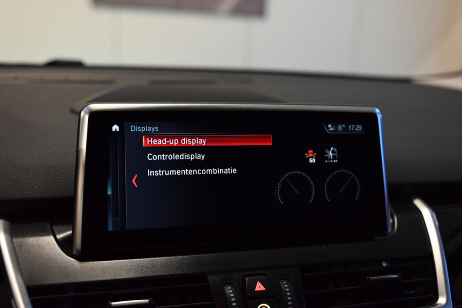 BMW 2 Serie Active Tourer 220i - Leer - Keyless Entry - Stuurverwarming - Panoramadak - Trekhaak -