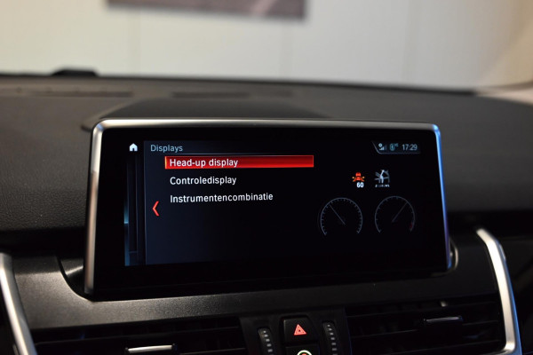 BMW 2 Serie Active Tourer 220i - Leer - Keyless Entry - Stuurverwarming - Panoramadak - Trekhaak -